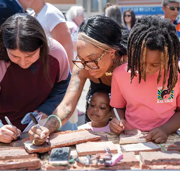signing-bricks-web